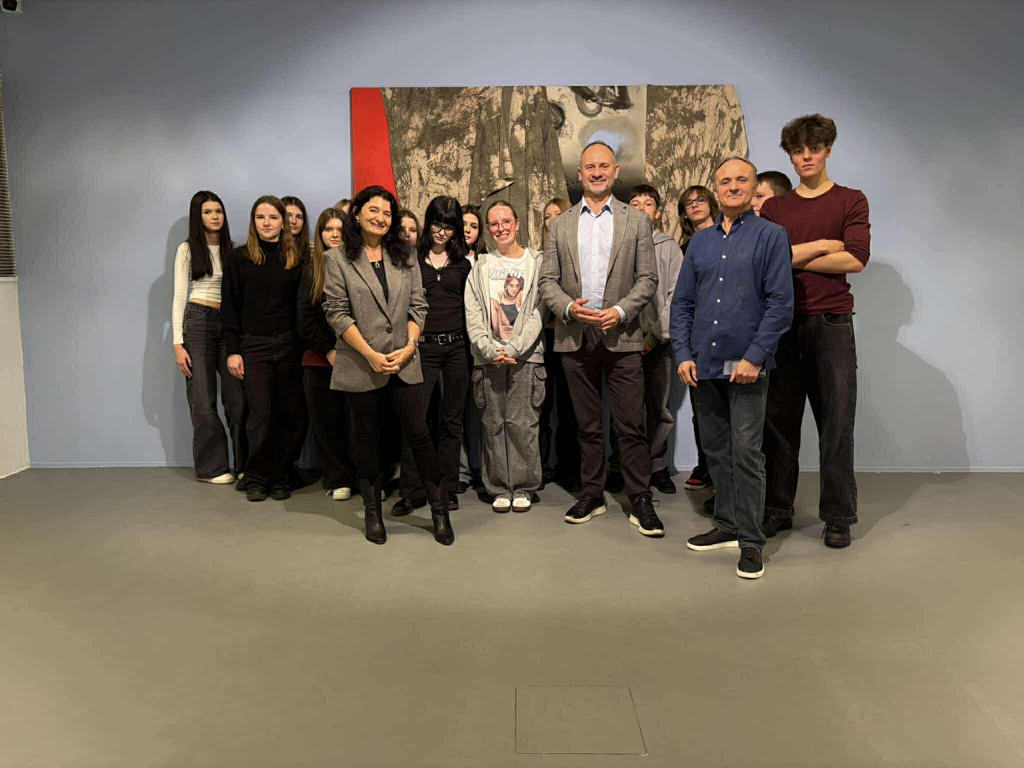 Odkrywając Własne Życie - uczniowie na lekcji w muzeum sztuki